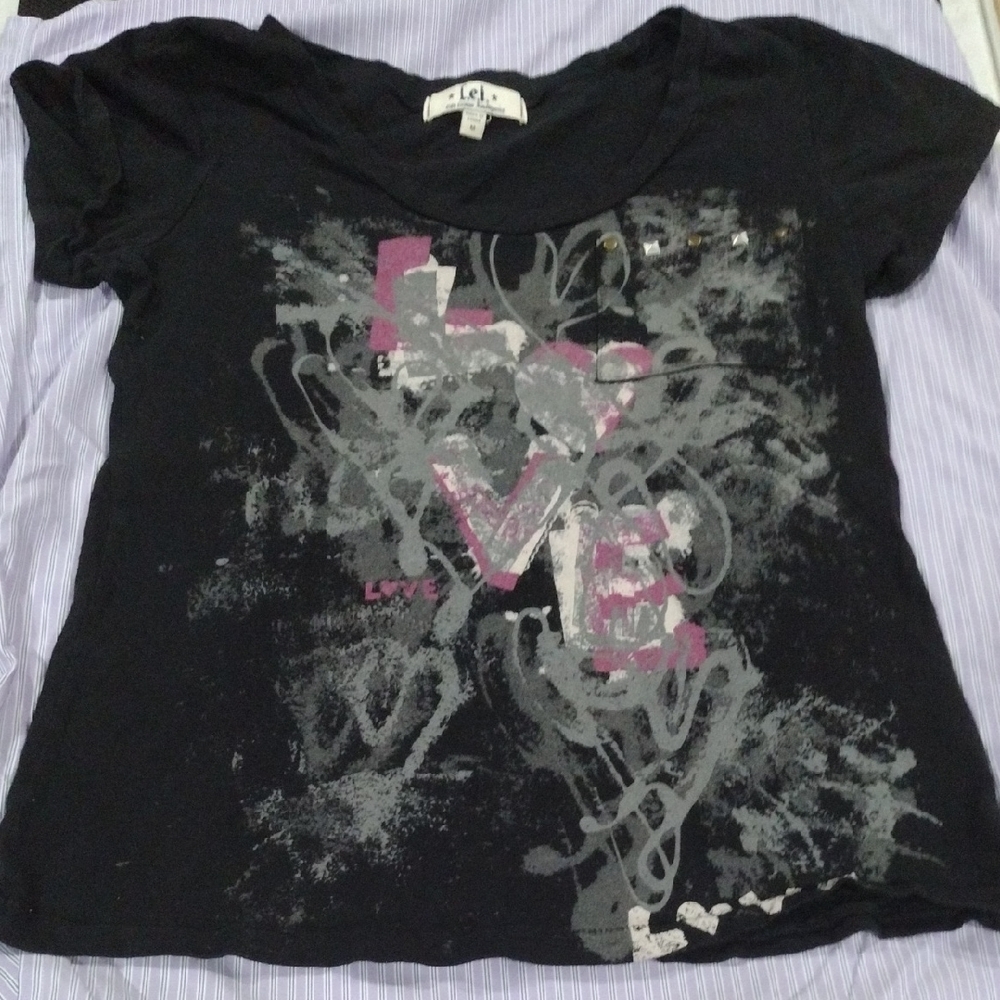 Lei Top- Short Sleeve Tee w/ Pink and Gray Design Centered Around The Word LOVE